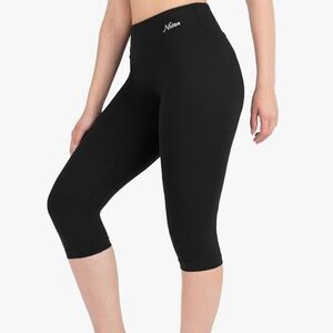 Nirlon Black High-Waisted Capri Leggings